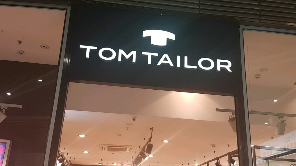 Том тейлор адреса. Том Тейлор магазины в СПБ. Marks Spencer, Санкт-Петербург Пулковское шоссе. Том Тейлор вывеска. Тейлор магазин мебели.