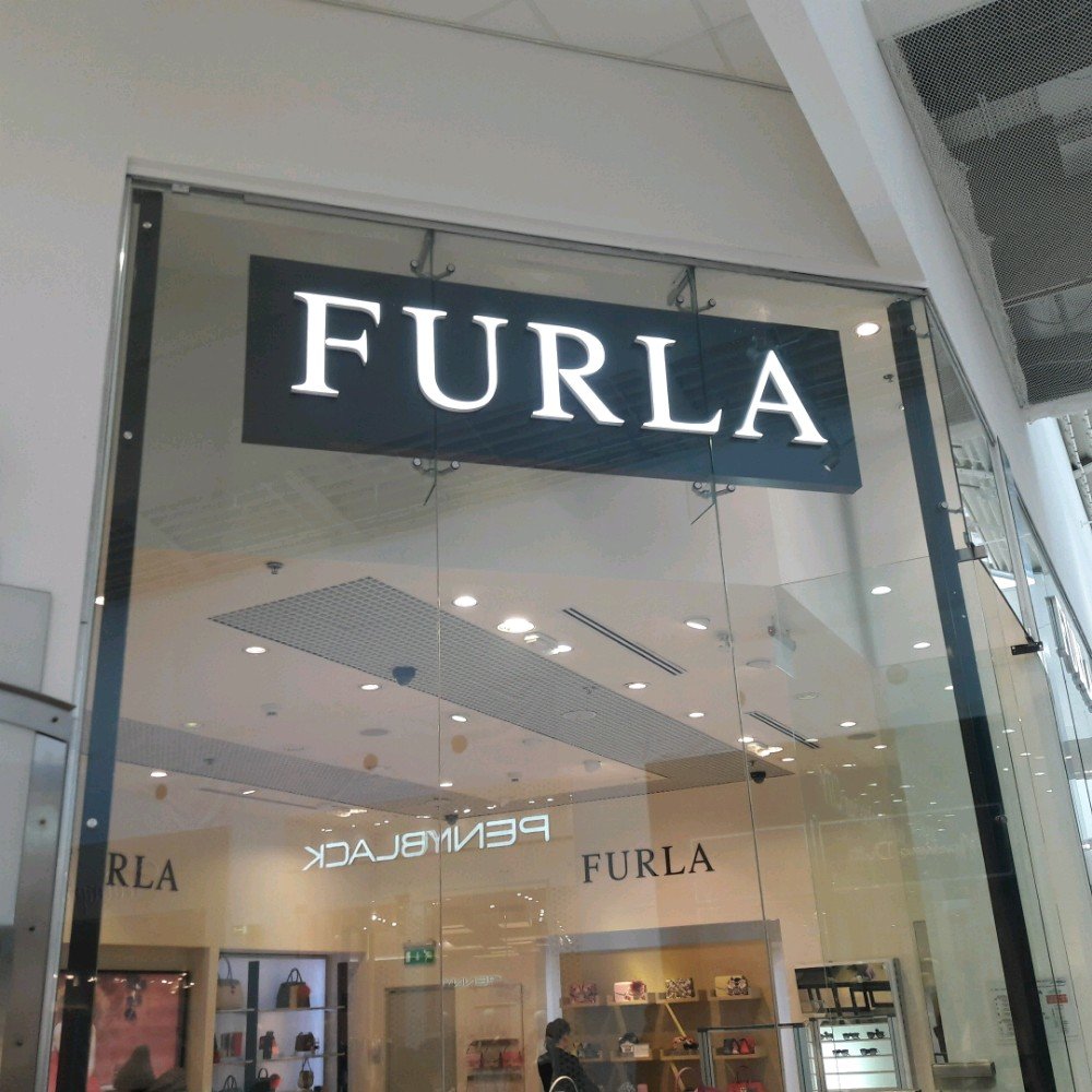 Furla магазины. Калининград магазин фурла сайт. В каком ТЦ есть магазин Furla в Ереване.